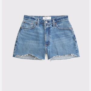 Abercrombie the 4” mom short high rise